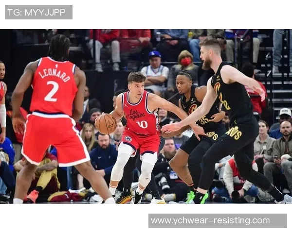 4月20日快船与勇士激战正酣谁能在季后赛中占据先机