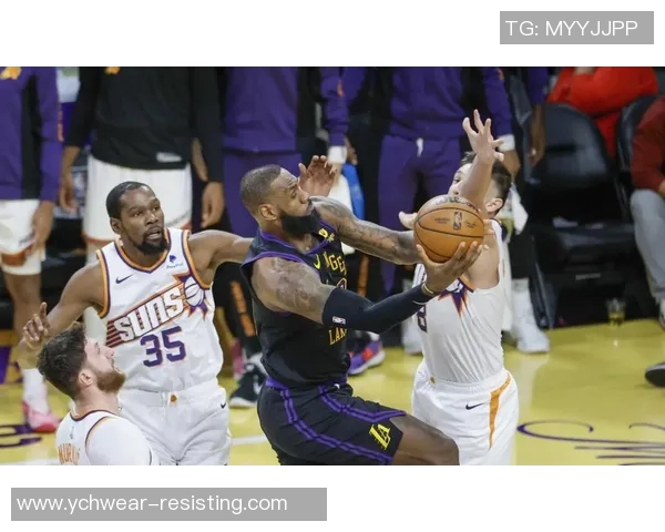 2011年湖人与雷霆季后赛对决回顾及精彩瞬间分析